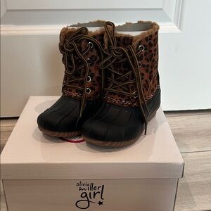 Olivia Miller Girl! Girls leopard print snow rain faux fur lined boots size 10
